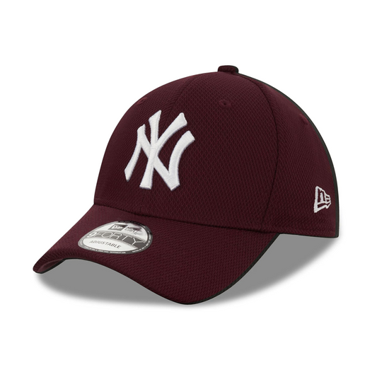 New Era New York Yankees 9FORTY Diamond Burgundy Adjustable Cap League Essential - Cap On