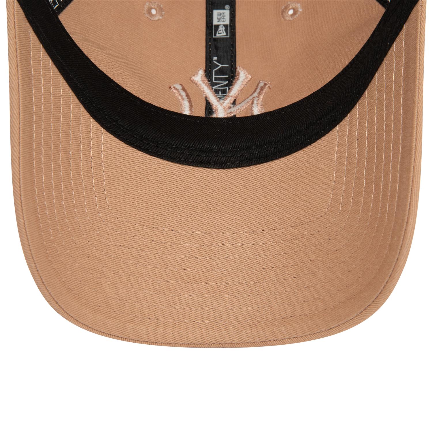 New Era New York Yankees 9TWENTY League Essential Cap - Cap On