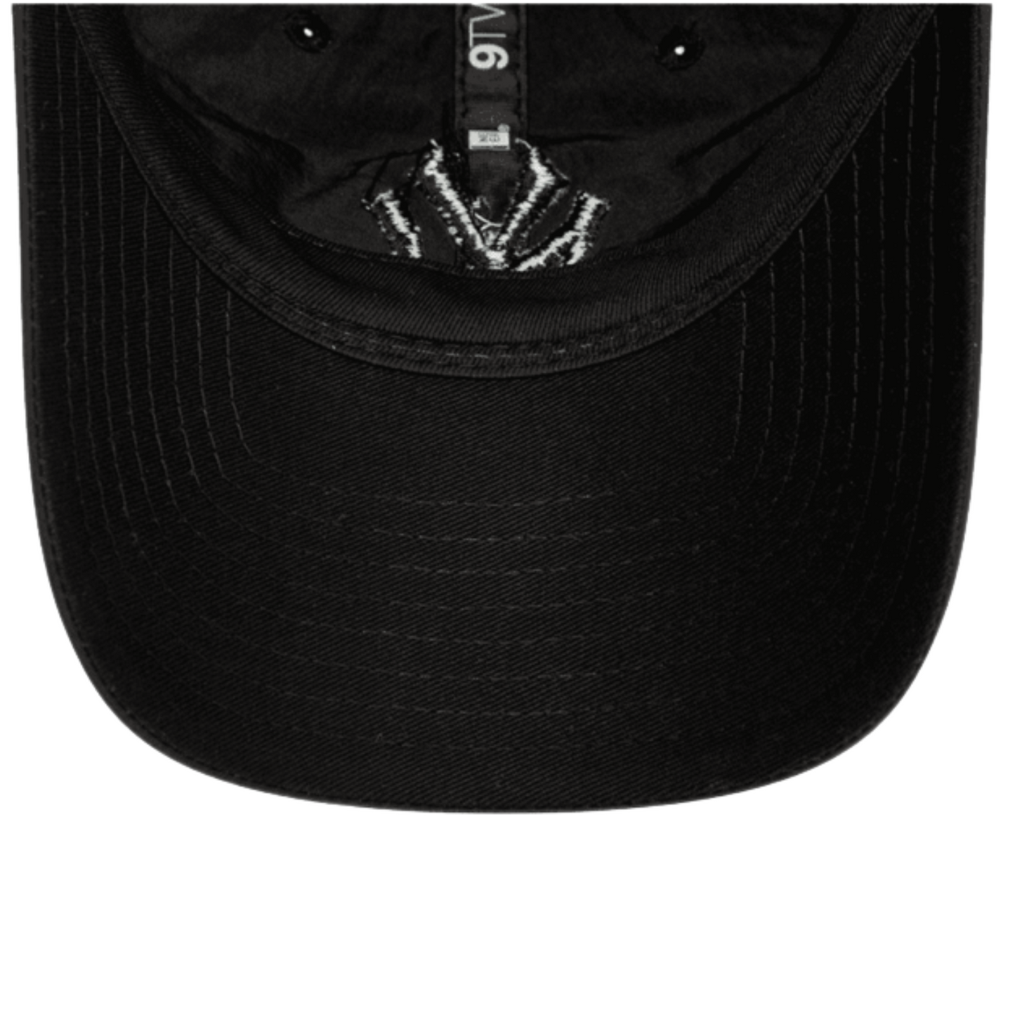 New Era New York Yankees League Essential Black 9TWENTY Adjustable Cap - Cap On