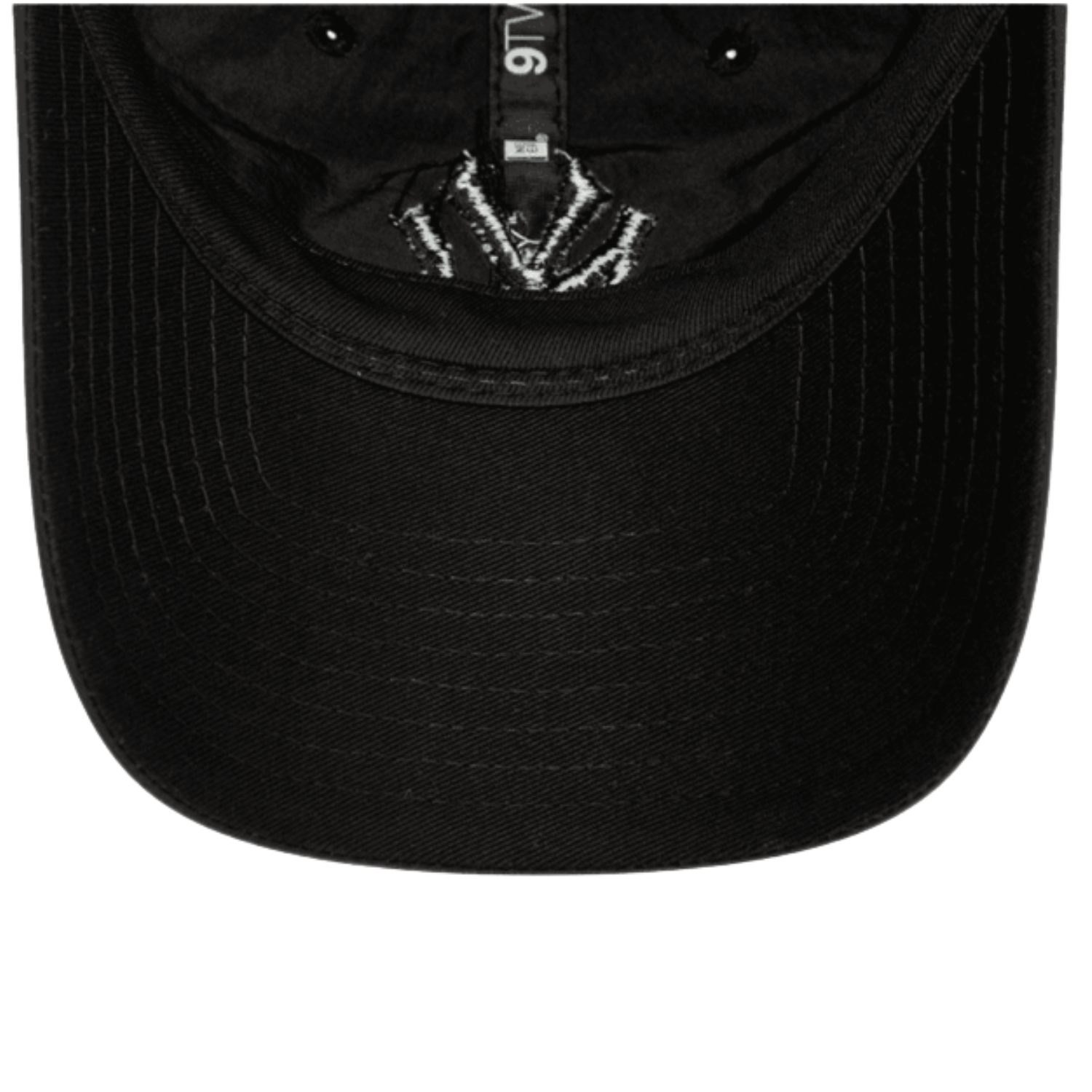 New Era New York Yankees League Essential Black 9TWENTY Adjustable Cap - Cap On