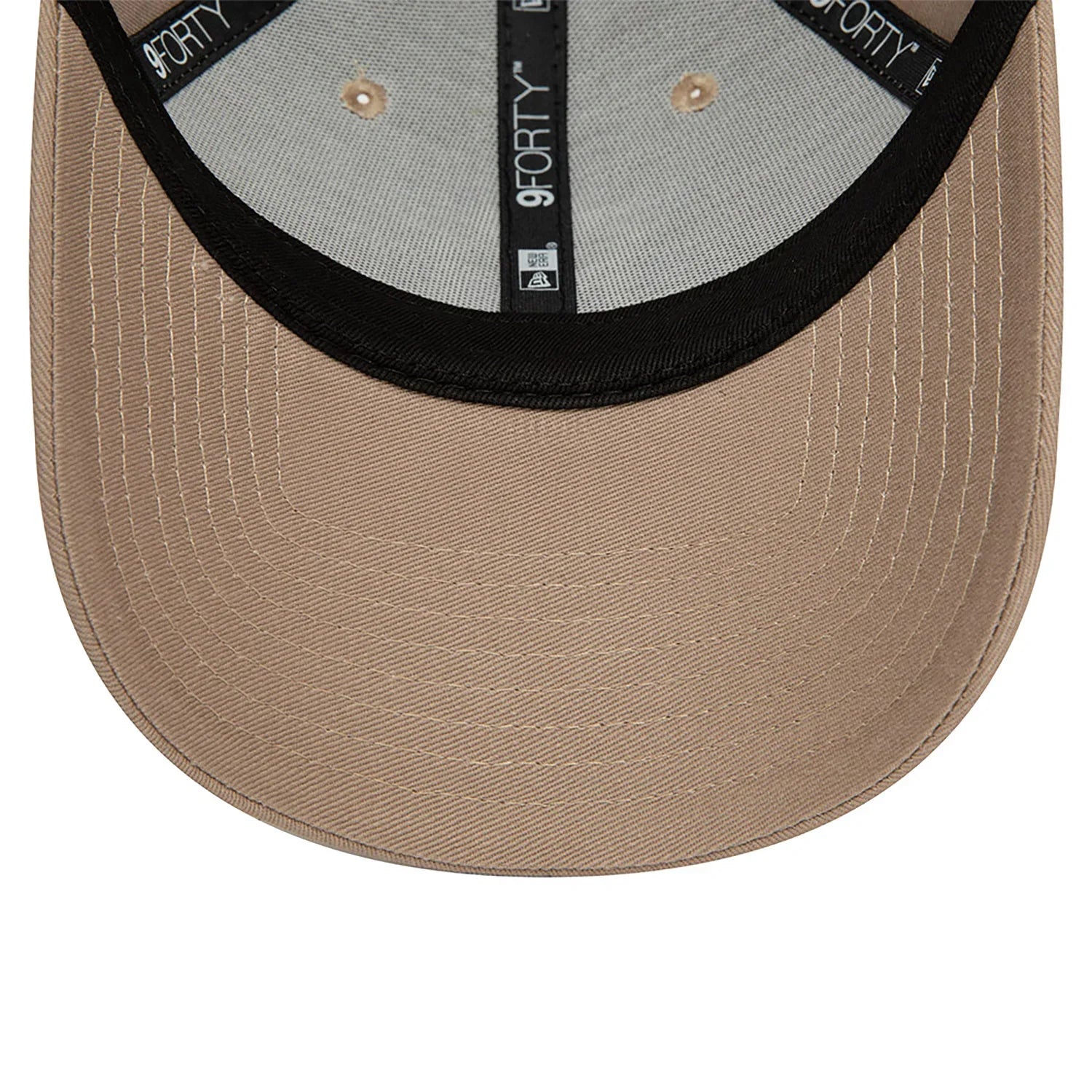New York Yankees League Essential Brown 9FORTY Adjustable Cap - Cap On