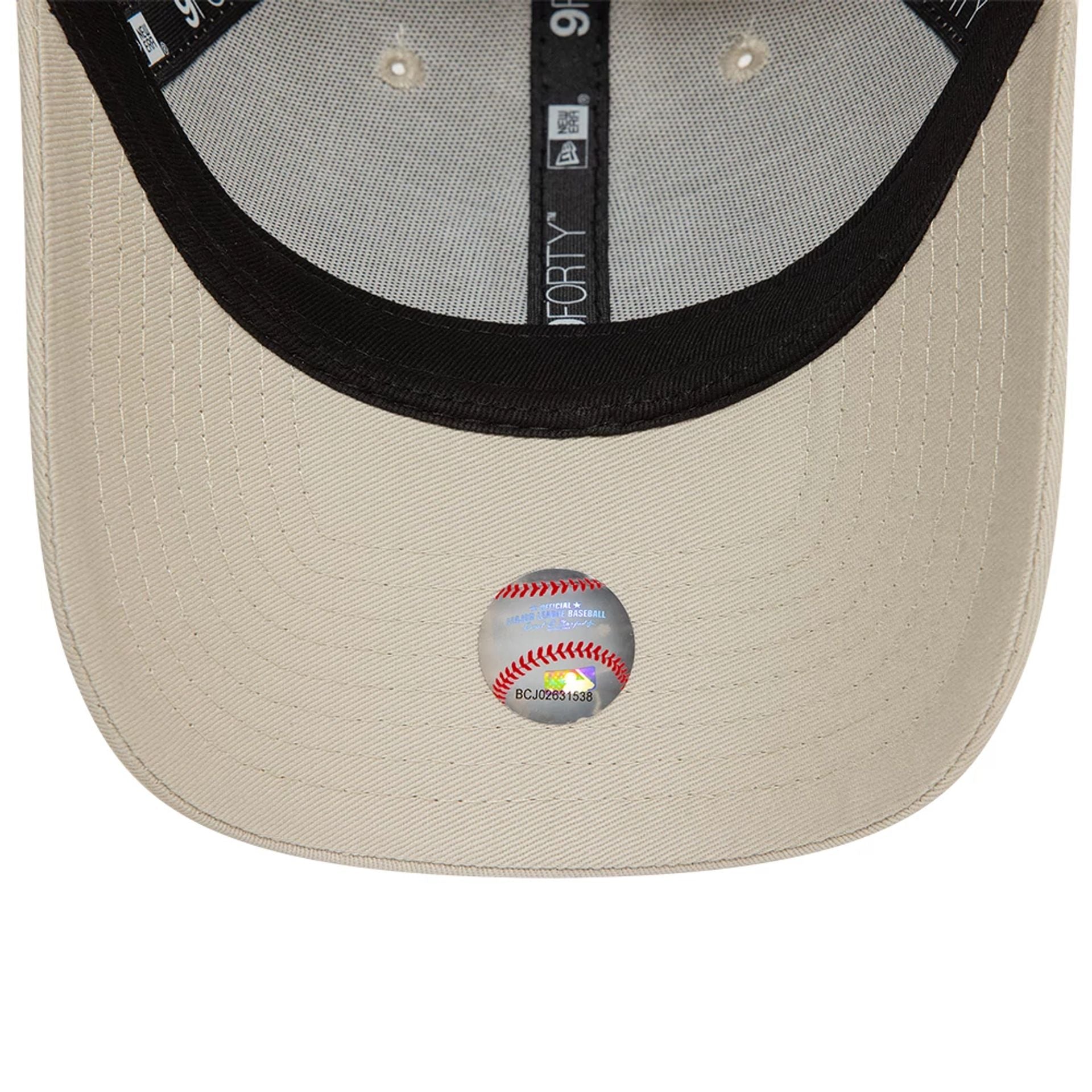 New Era New York Yankees League Essential Stone 9FORTY Adjustable Cap - Cap On